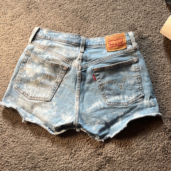 Levi 501 Jean shorts acid wash W26 - Picture 2 of 4